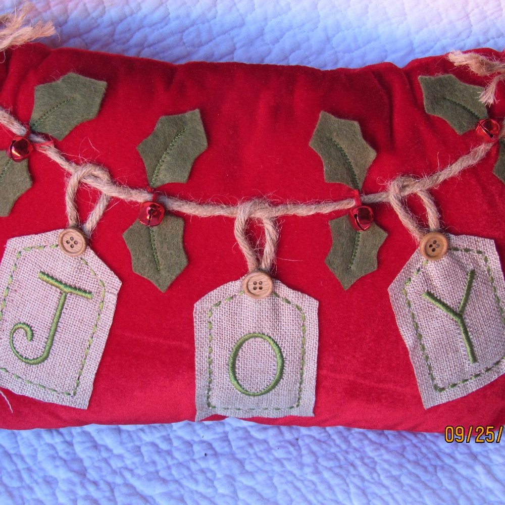 CHRISTMAS HOLIDAY ACCENT THROW PILLOW
